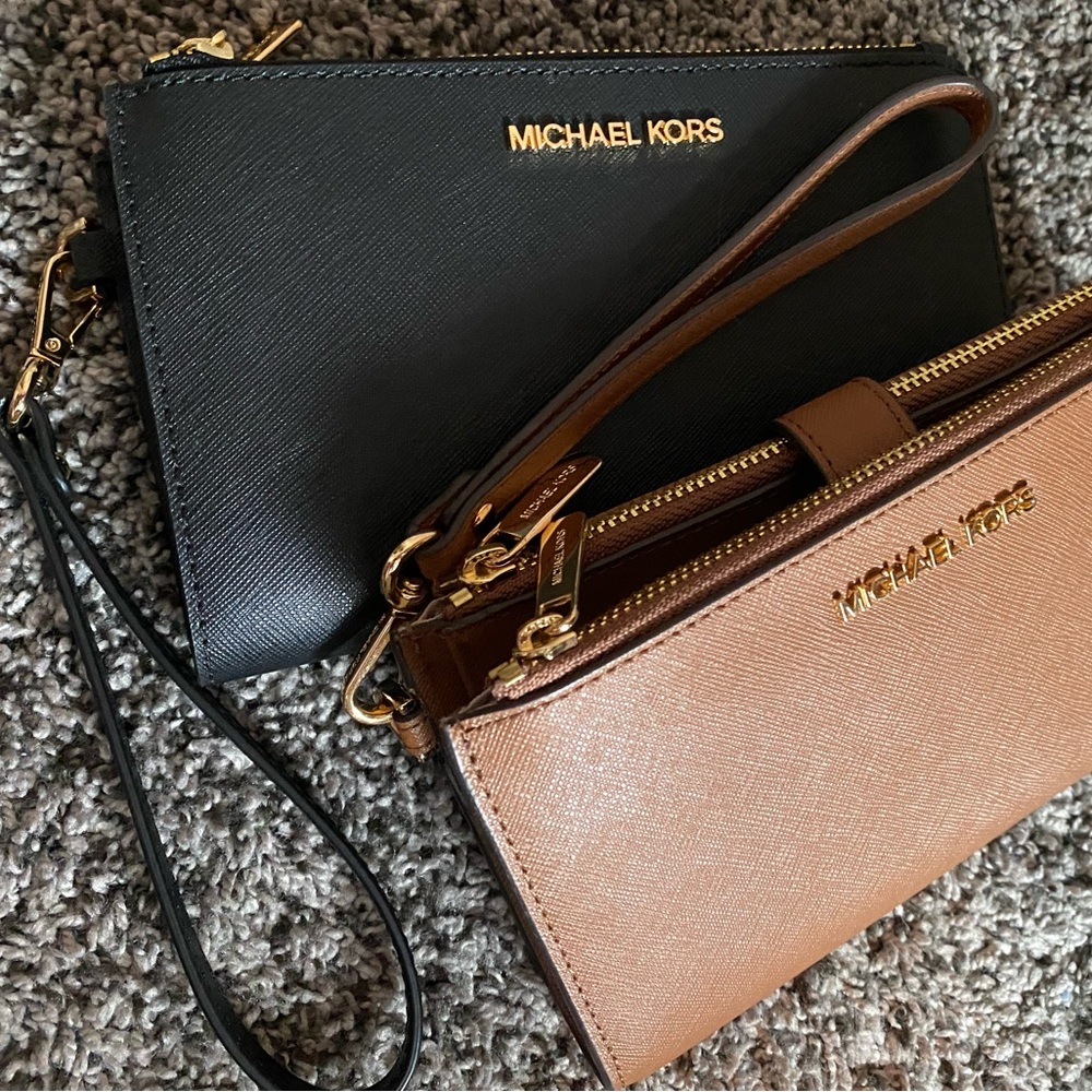 The Jet Set Large Leather Smartphone Wristlet Wallet, in brown